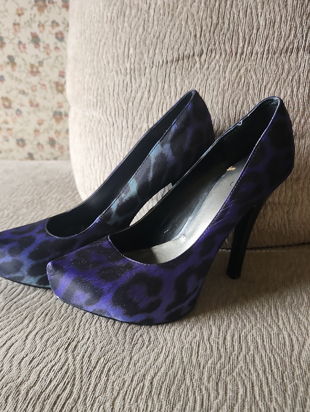 Carlos Santana Purple Leopard Print Platform Stiletto Pumps